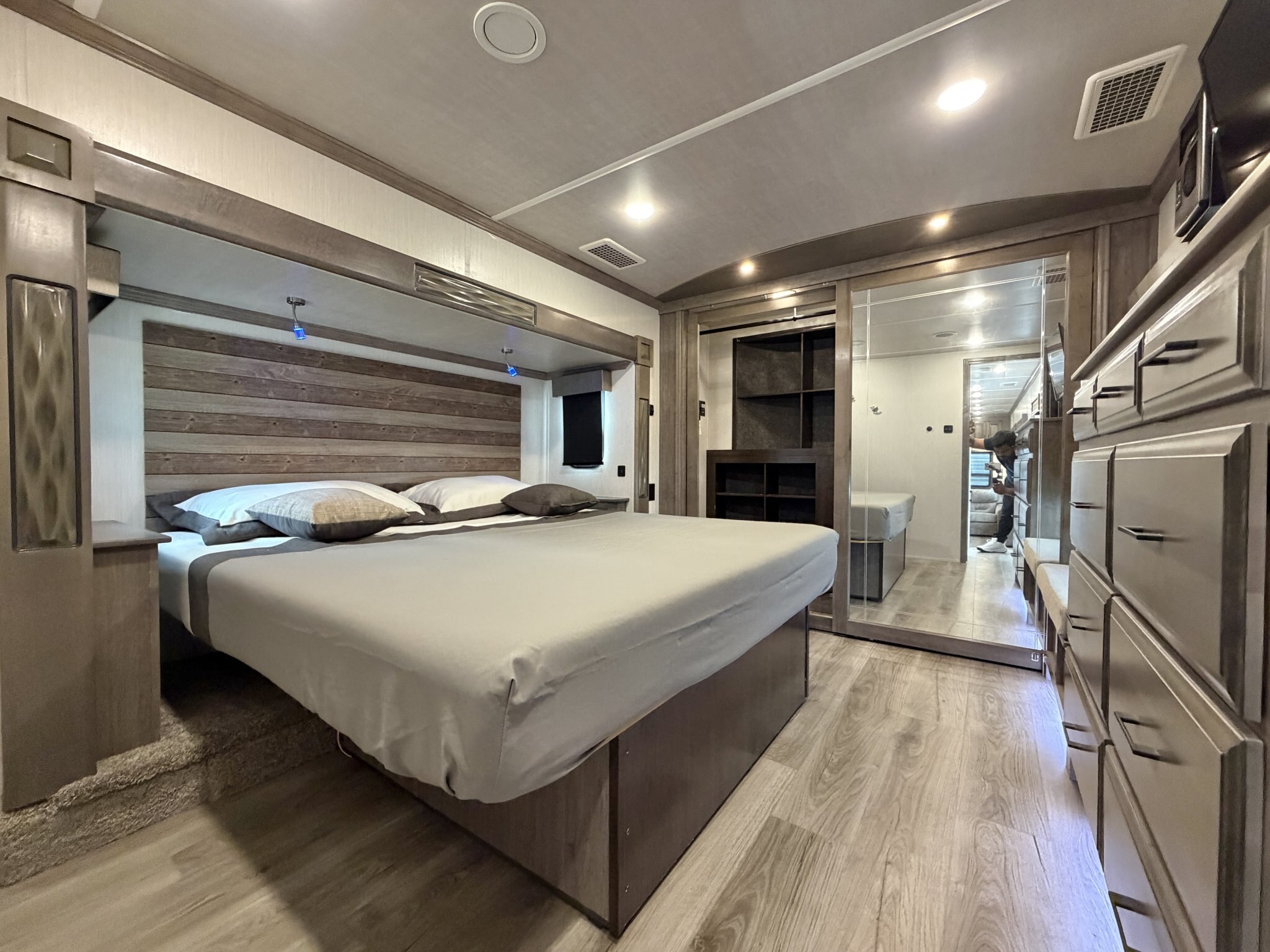 2020 Forest River Cedar Creek Champagne Edition 38EL