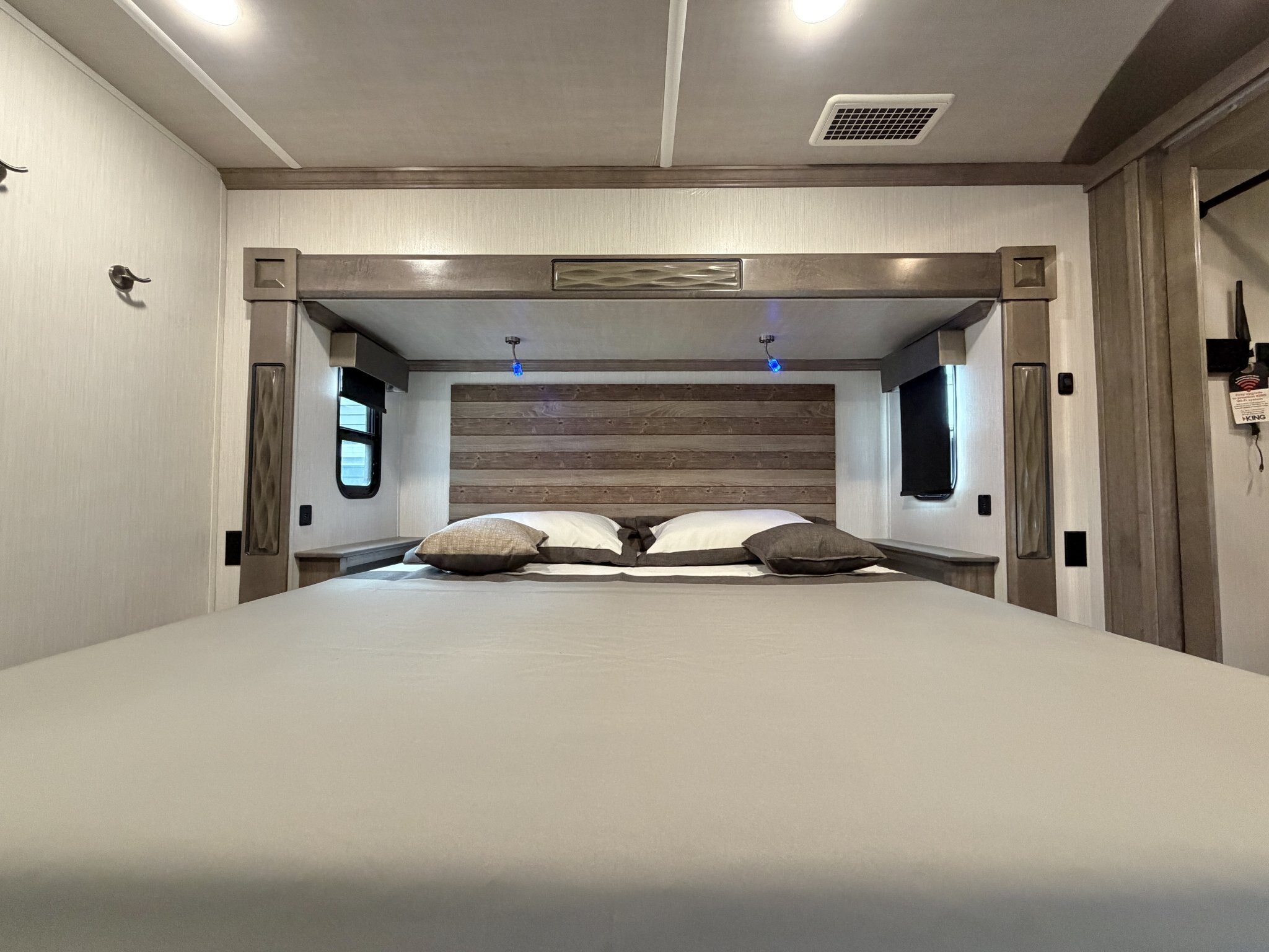2020 Forest River Cedar Creek Champagne Edition 38EL