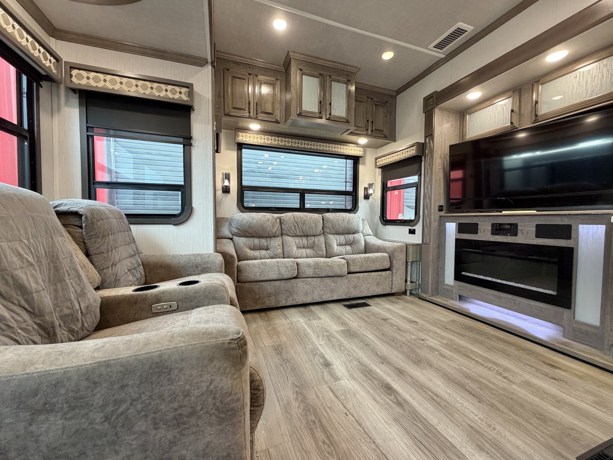 2020 Forest River Cedar Creek Champagne Edition 38EL