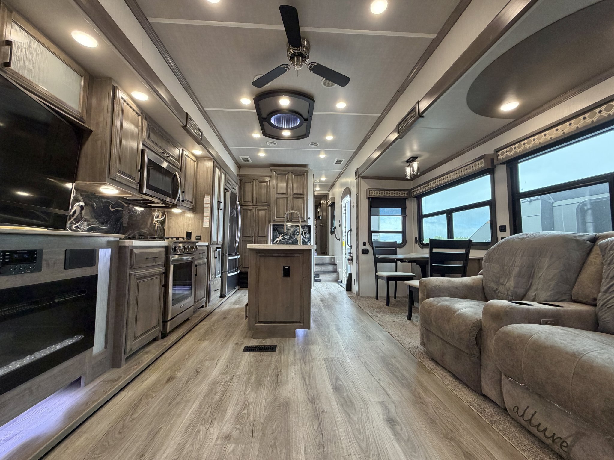 2020 Forest River Cedar Creek Champagne Edition 38EL