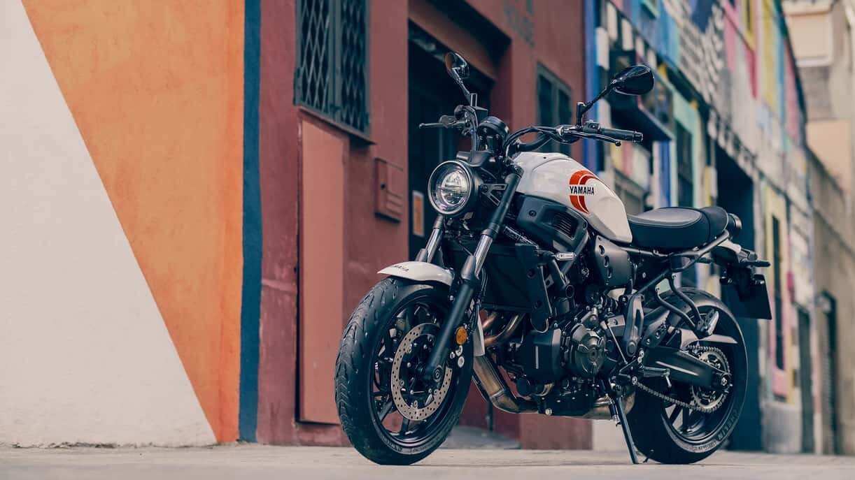 2025 Yamaha XSR700 Heritage White