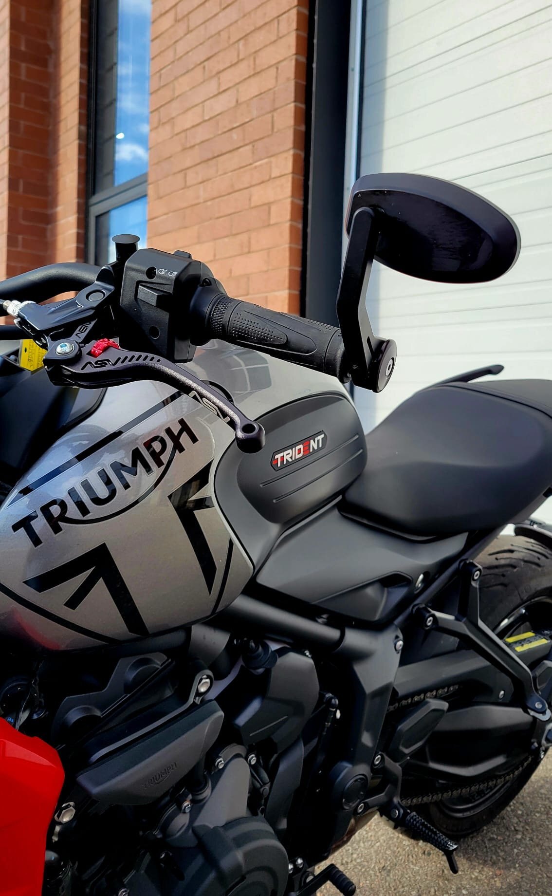 2024 Triumph TRIDENT 660 SILVER ICE DIABLO RED