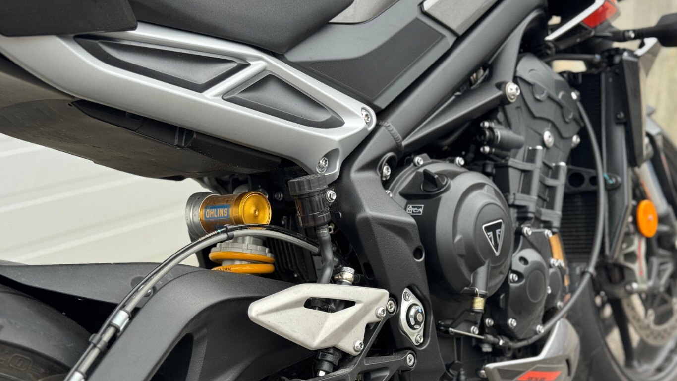 2024 Triumph STREET TRIPLE 765 RS Silver Ice