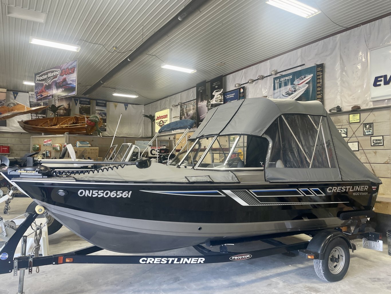 2016 Crestliner 1600 Vision ONLY 58.8hrs!!!