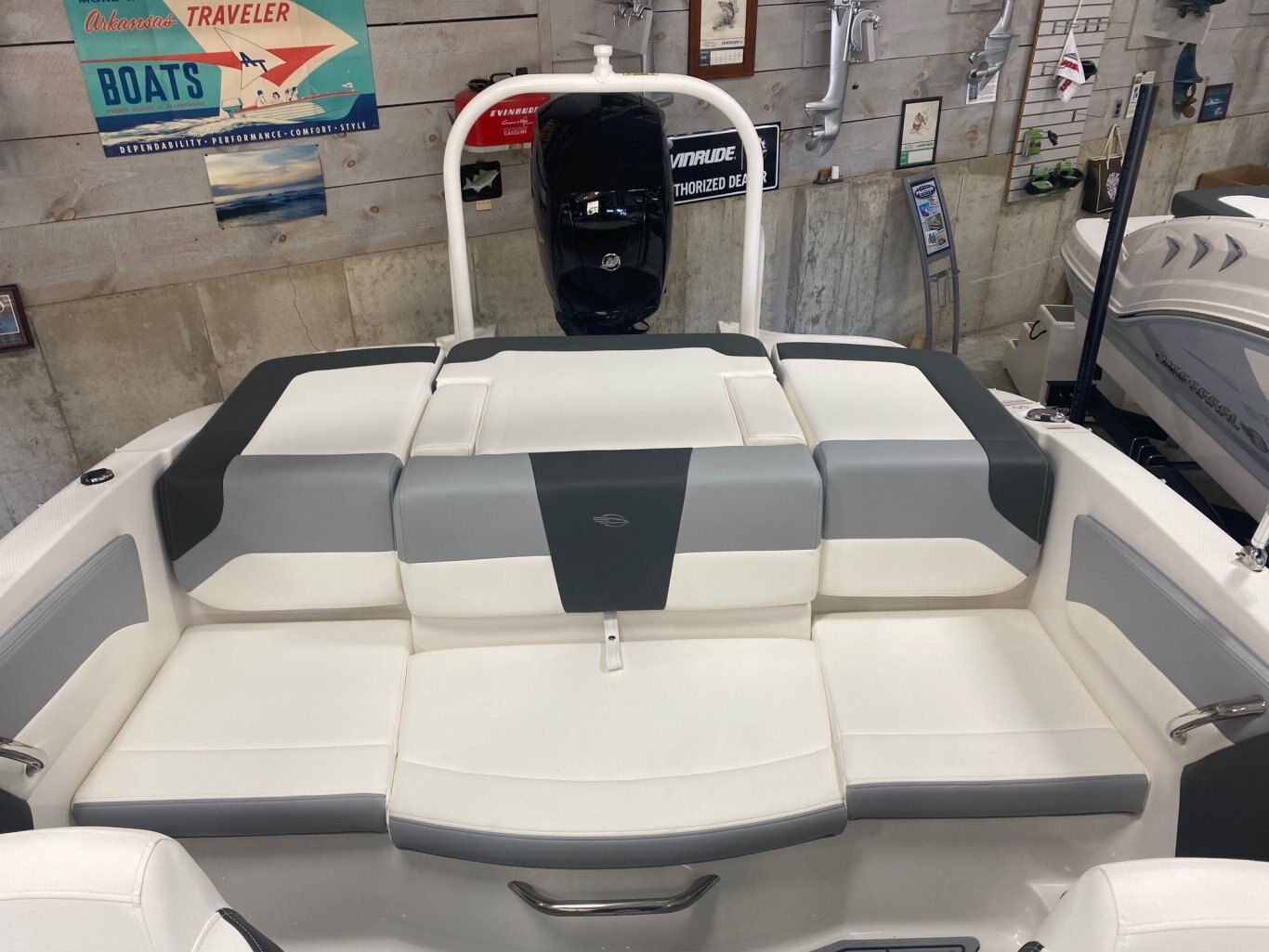 2024 Chaparral 19 SSI Outboard