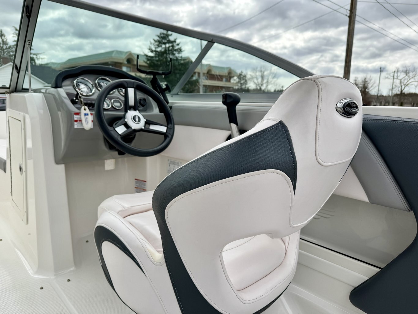 2020 Chaparral 19 SSi Sport 4.5L 200HP Alpha One