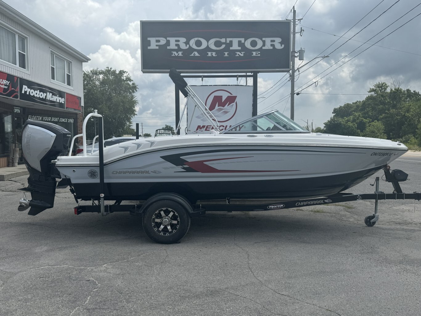 2020 Chaparral 19 SSI Outboard - Low hours!