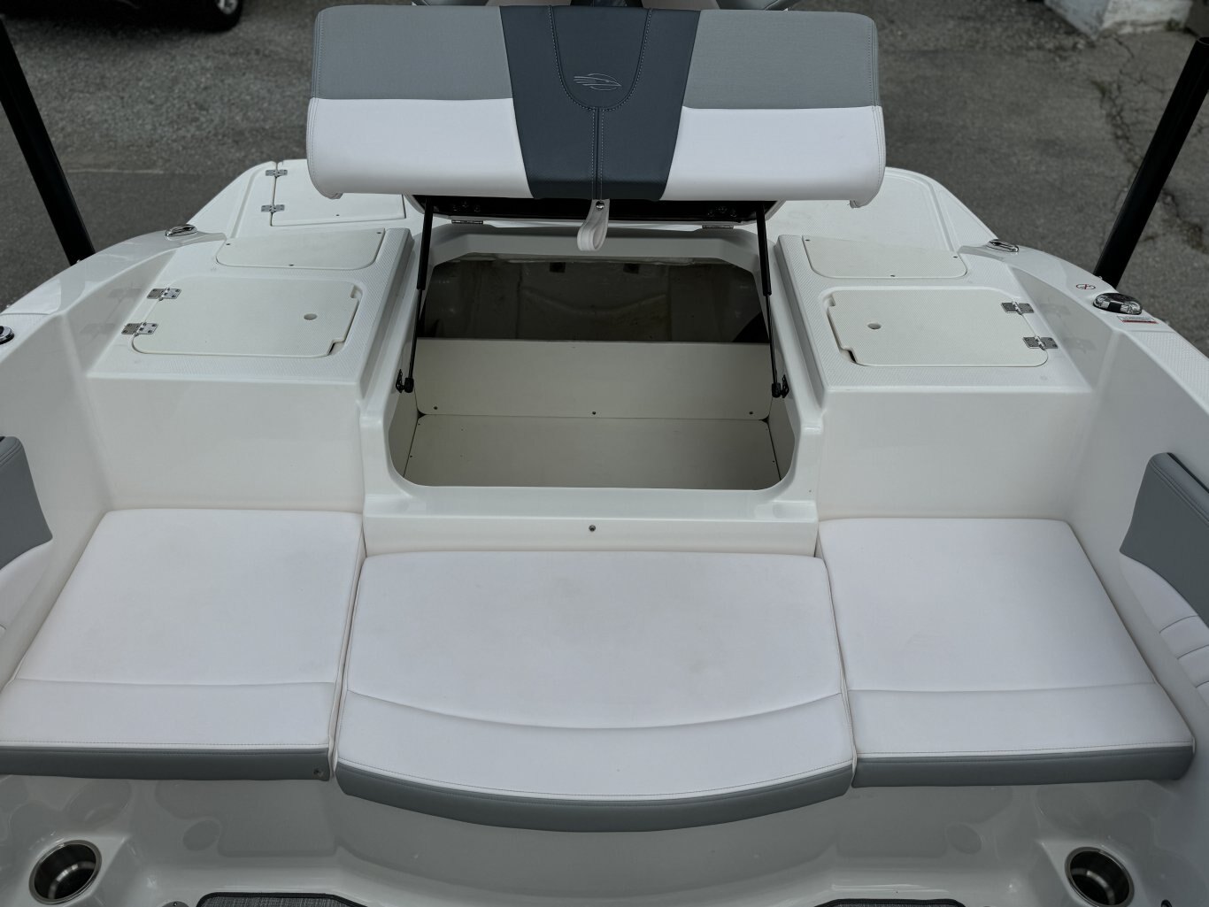 2020 Chaparral 19 SSI Outboard Low hours!