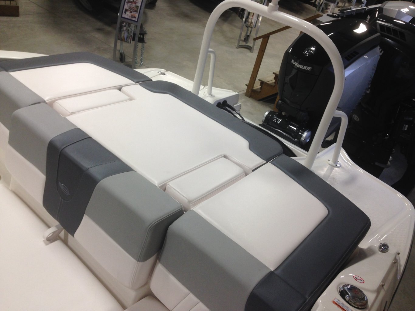 2020 Chaparral 19 SSI Outboard Low hours!