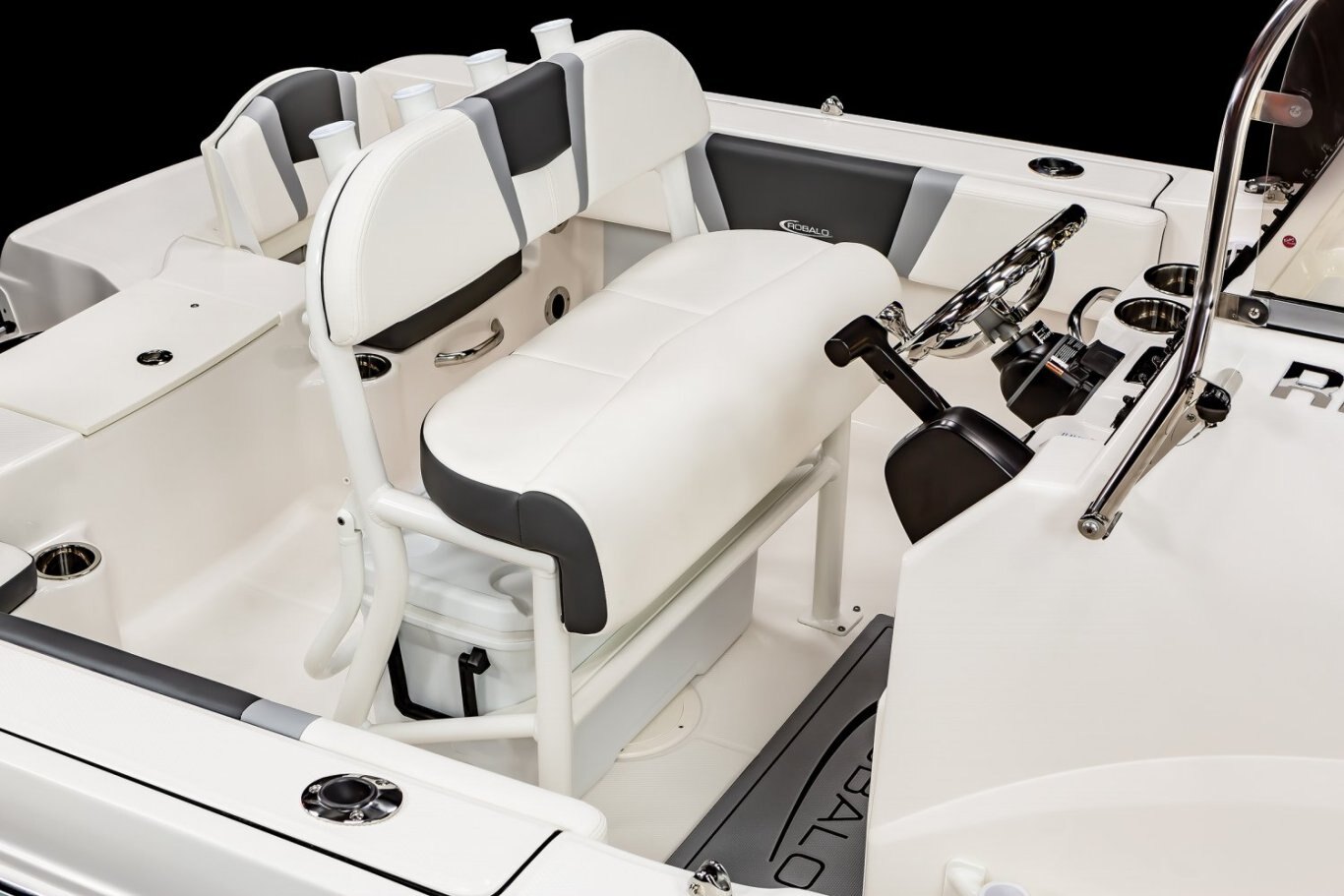 2024 Robalo R180