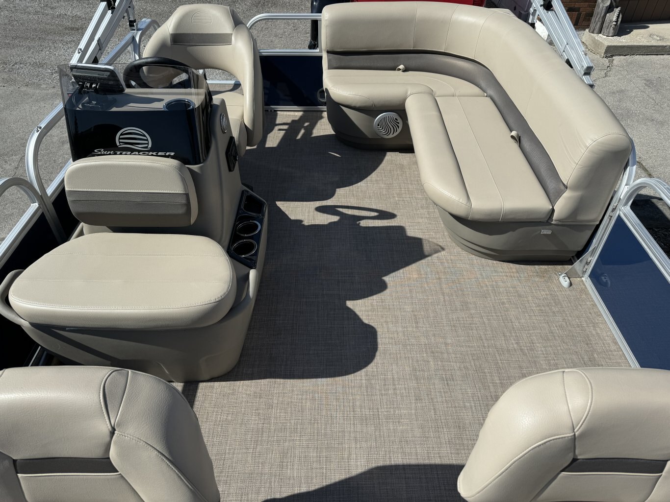 2022 SunTracker Bass Buggy 16XL Pontoon Boat