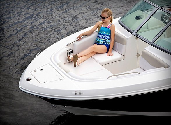 2025 Robalo R207 Dual Console