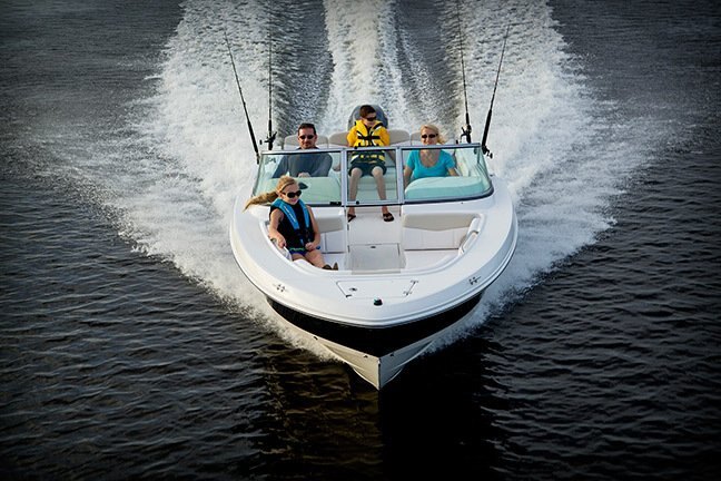 2025 Robalo R207 Dual Console