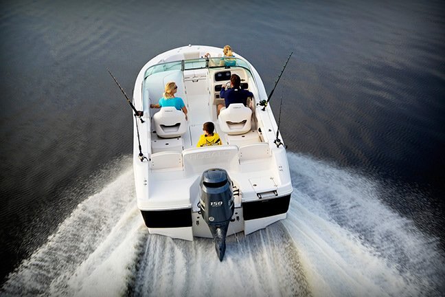 2025 Robalo R207 Dual Console