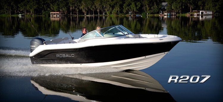 2025 Robalo R207 Dual Console