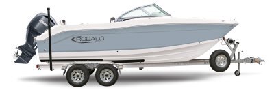 2025 Robalo R207 Dual Console