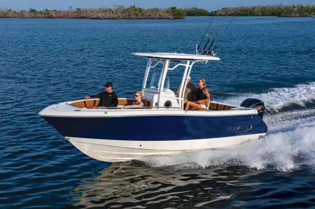 2025 Robalo R230 Center Console