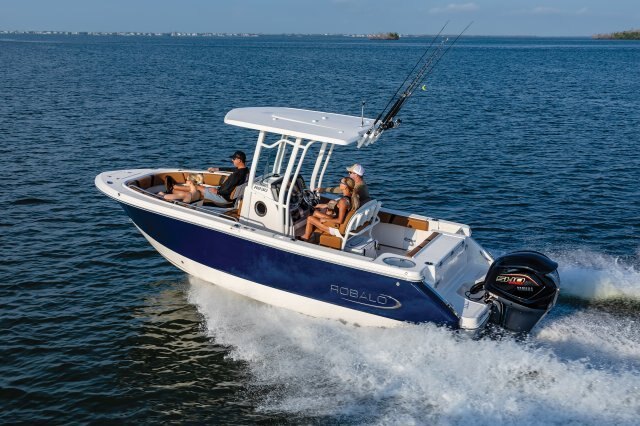 2025 Robalo R230 Center Console