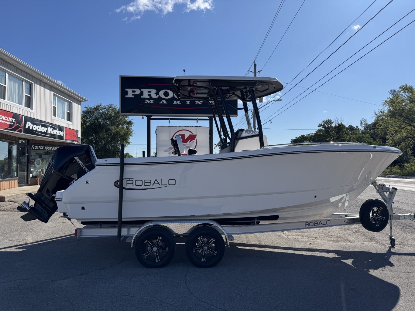 2025 Robalo R230 Center Console