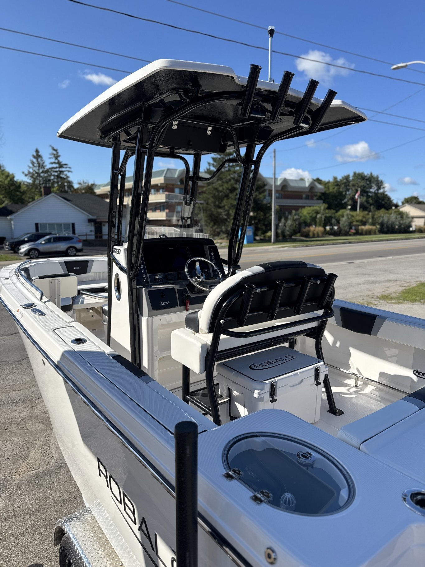 2025 Robalo R230 Center Console