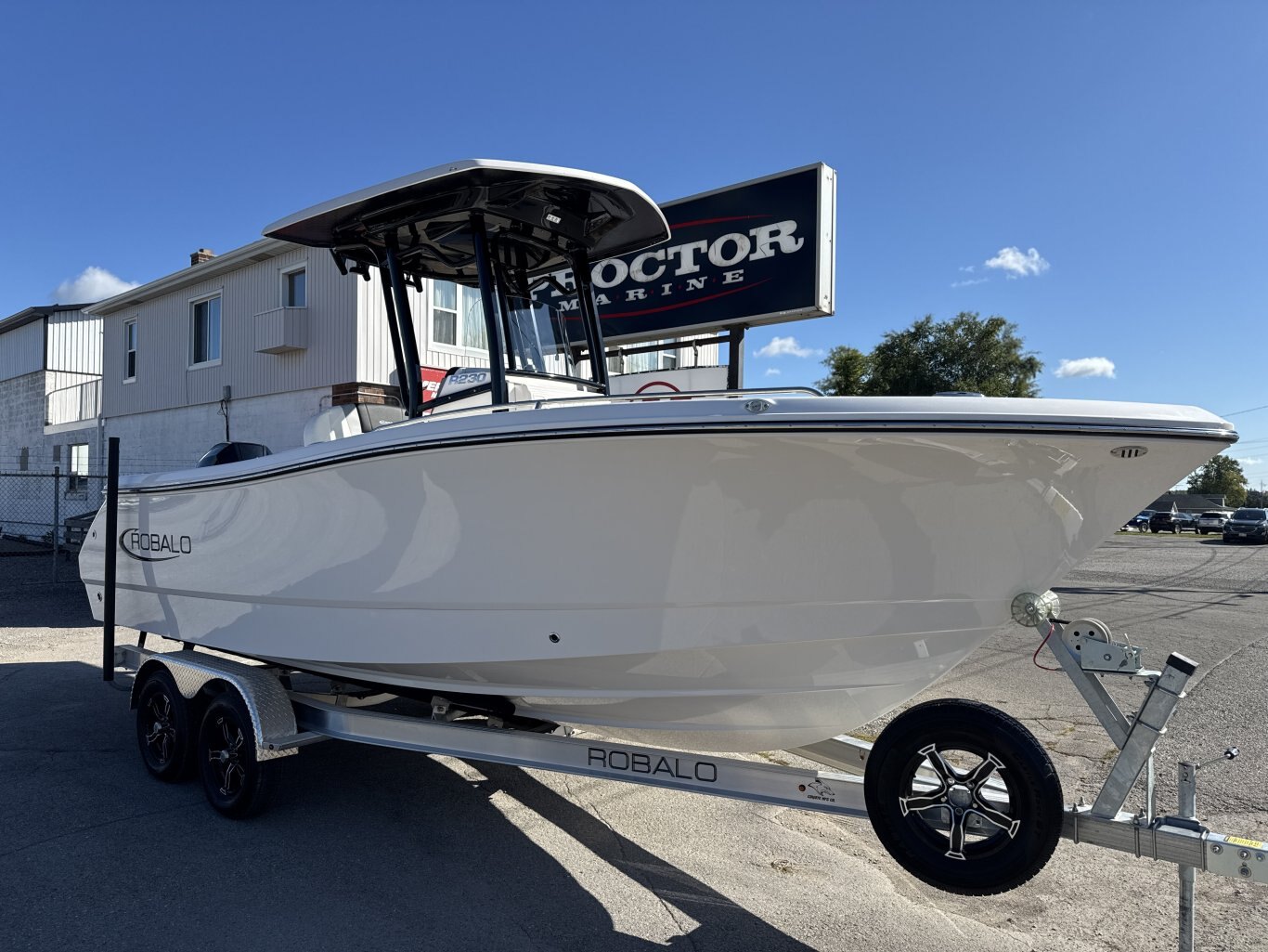 2025 Robalo R230 Center Console