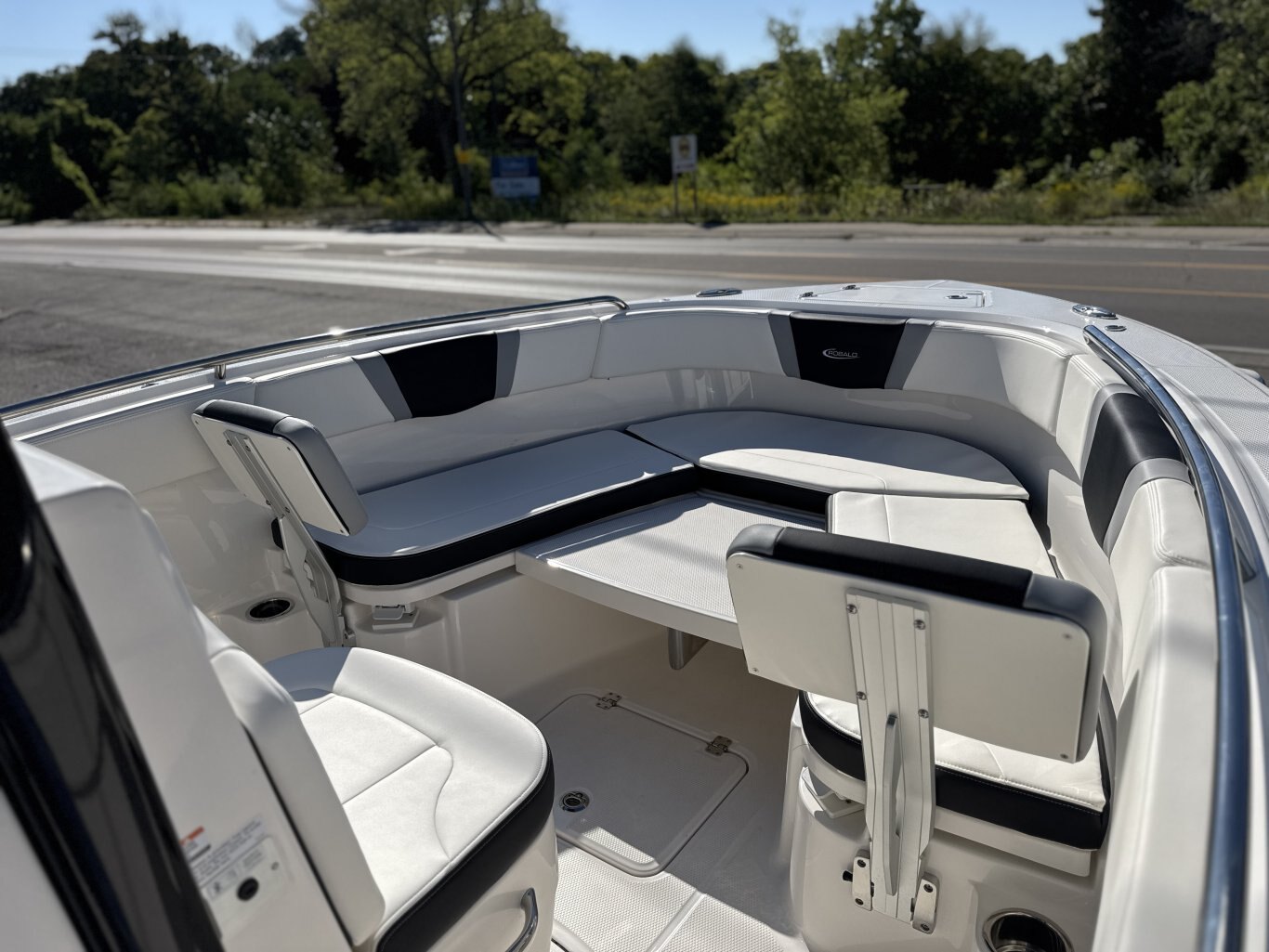 2025 Robalo R230 Center Console