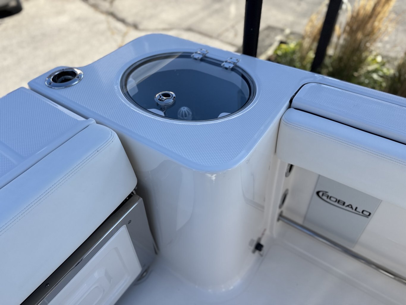 2025 Robalo R230 Center Console