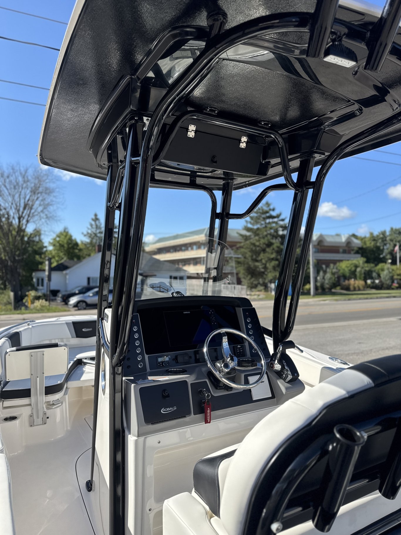 2025 Robalo R230 Center Console