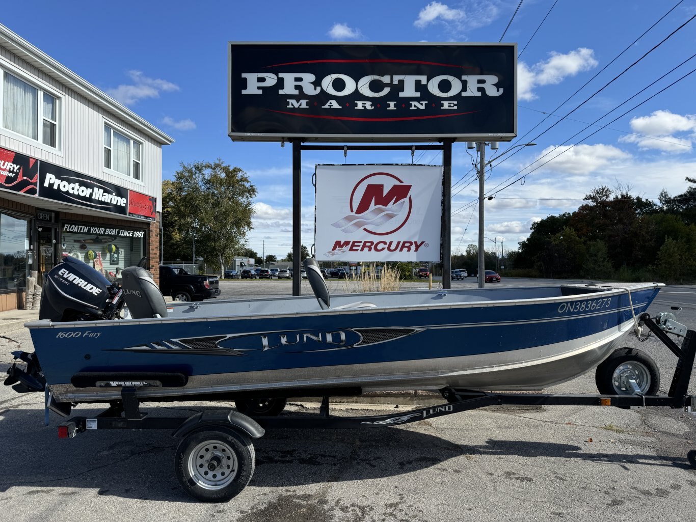 2013 Lund 1600 Fury Tiller 25HP Evinrude Etec