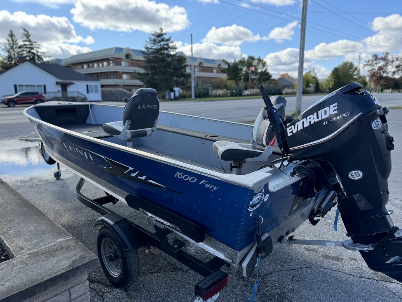 2013 Lund 1600 Fury Tiller 25HP Evinrude Etec