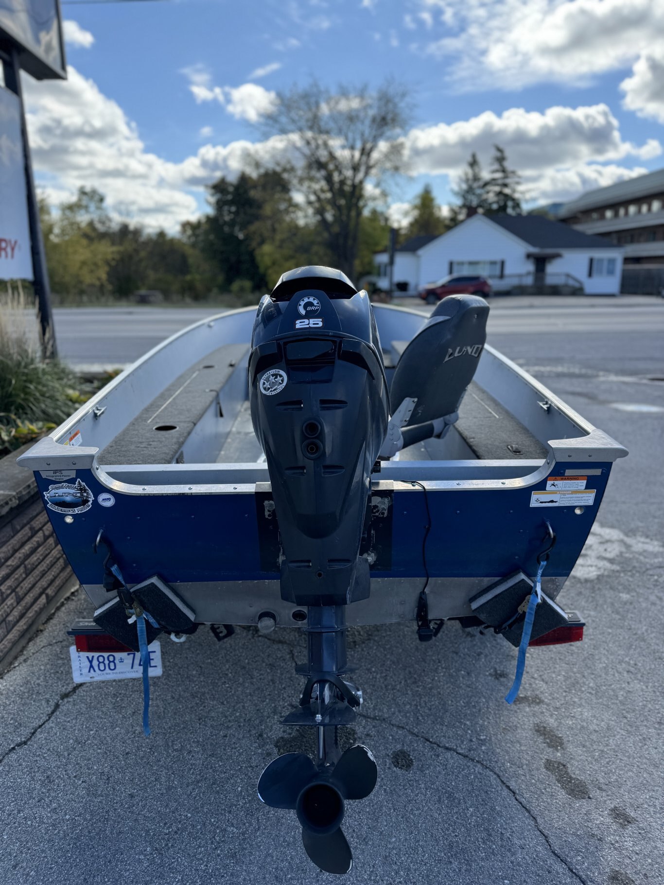 2013 Lund 1600 Fury Tiller 25HP Evinrude Etec