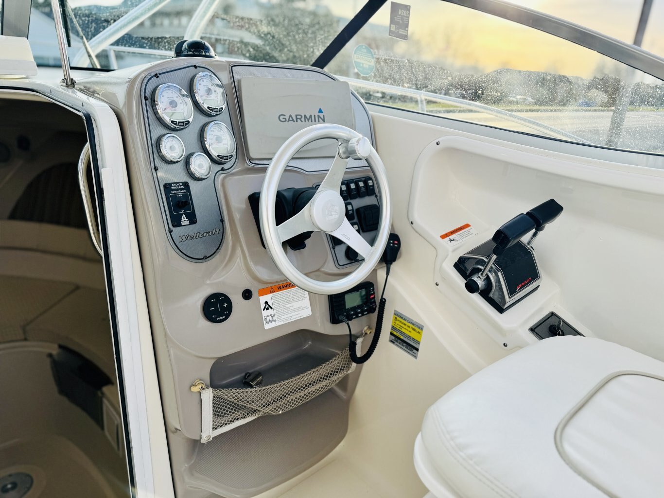 2004 Wellcraft 252 Coastal