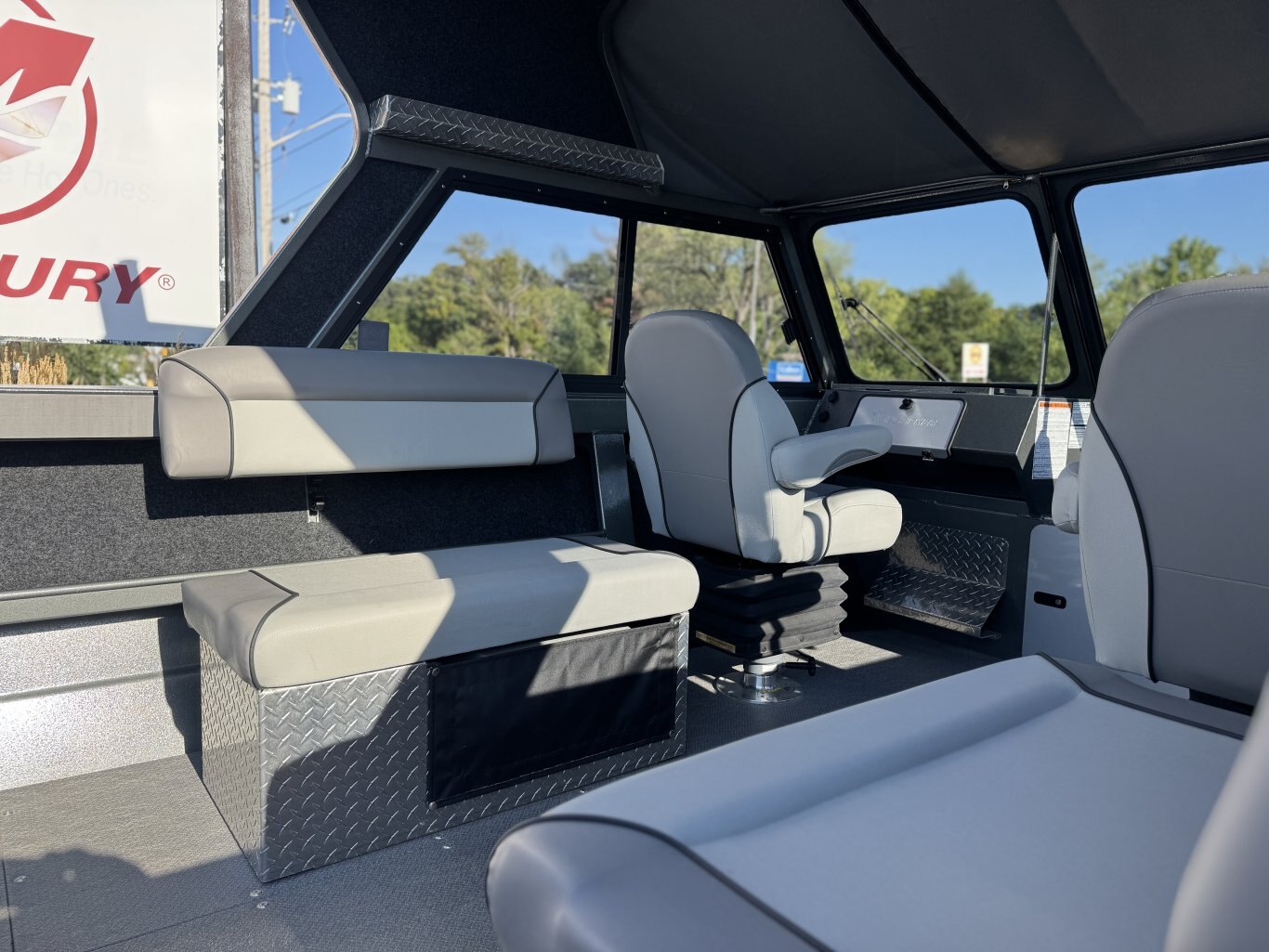 2022 King Fisher 2050 HHT