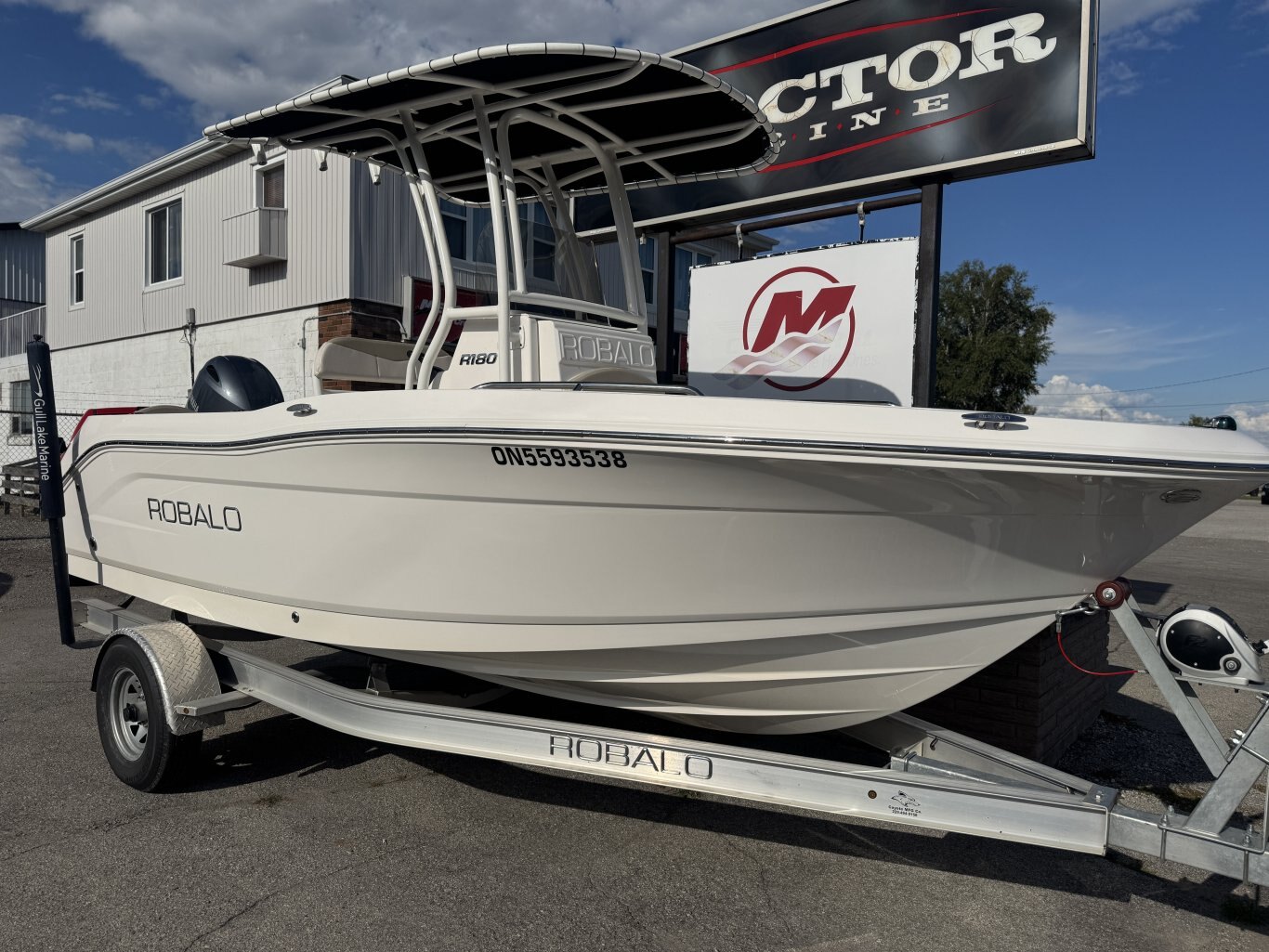 2017 Robalo R180 Center Console