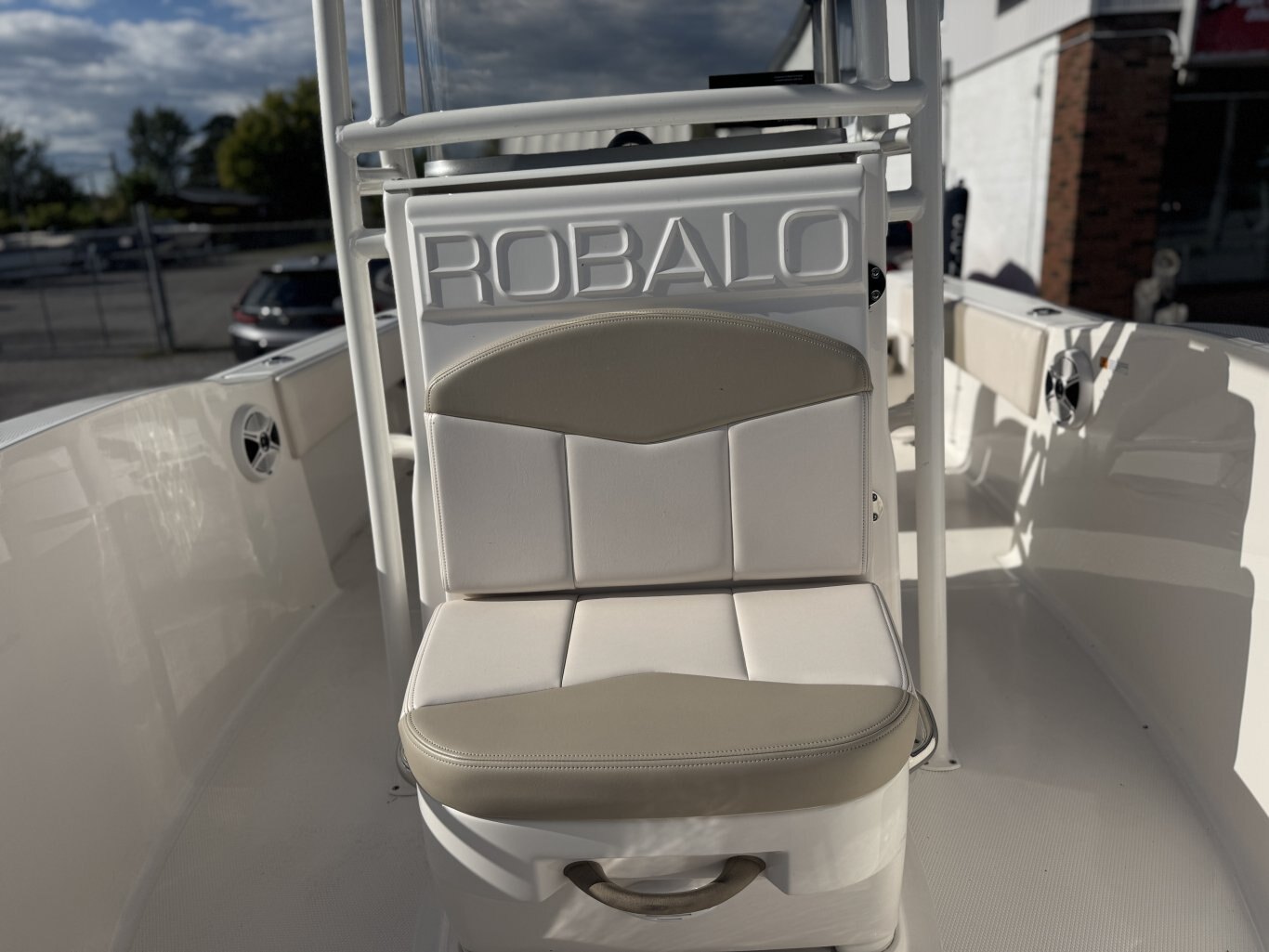 2017 Robalo R180 Center Console