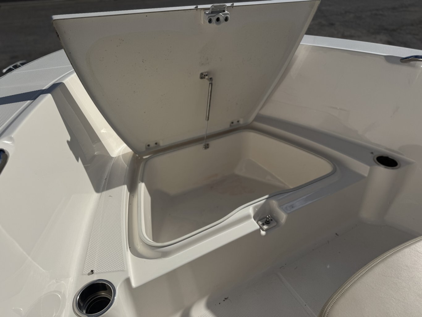 2017 Robalo R180 Center Console