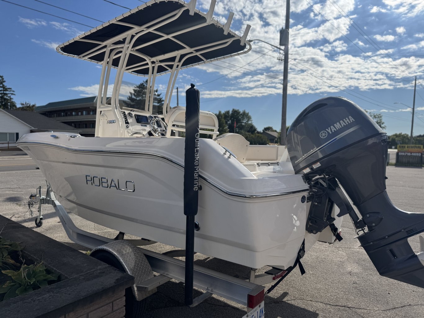 2017 Robalo R180 Center Console
