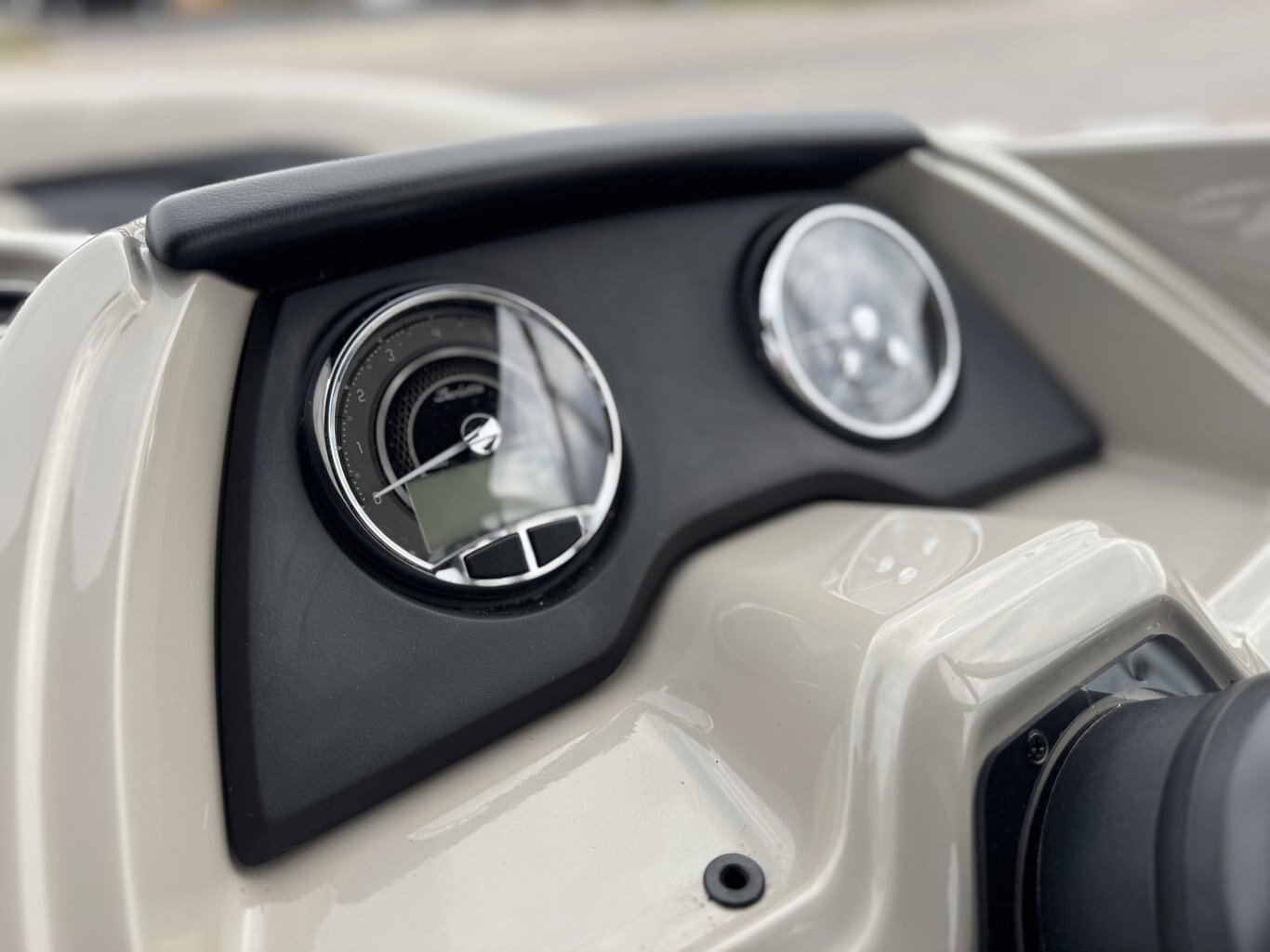 2023 Barletta Cabrio 20QC LOW HRS + NEW Trailer