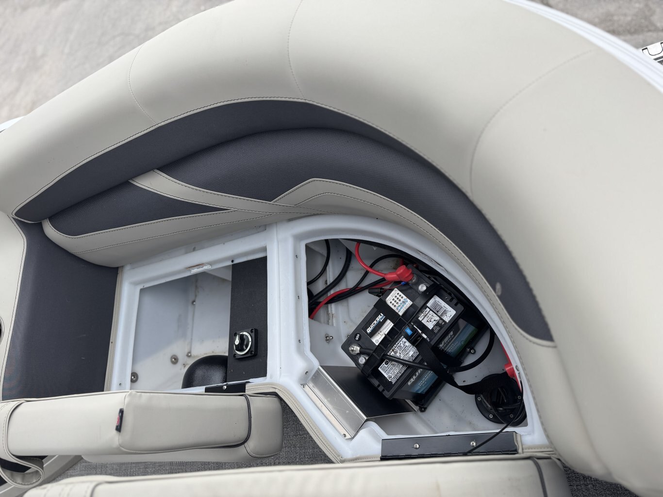 2023 Barletta Cabrio 20QC LOW HRS + NEW Trailer