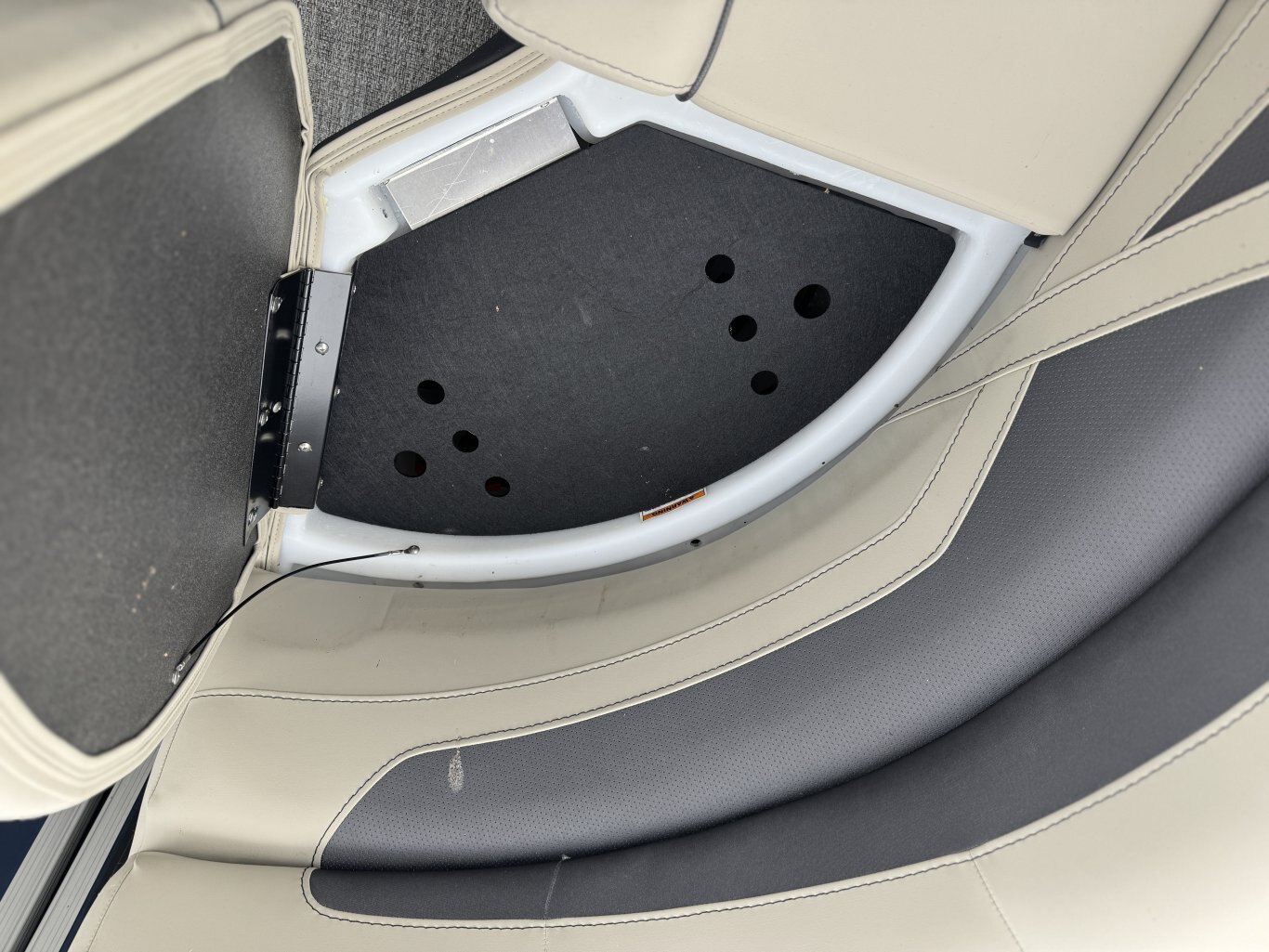 2023 Barletta Cabrio 20QC LOW HRS + NEW Trailer