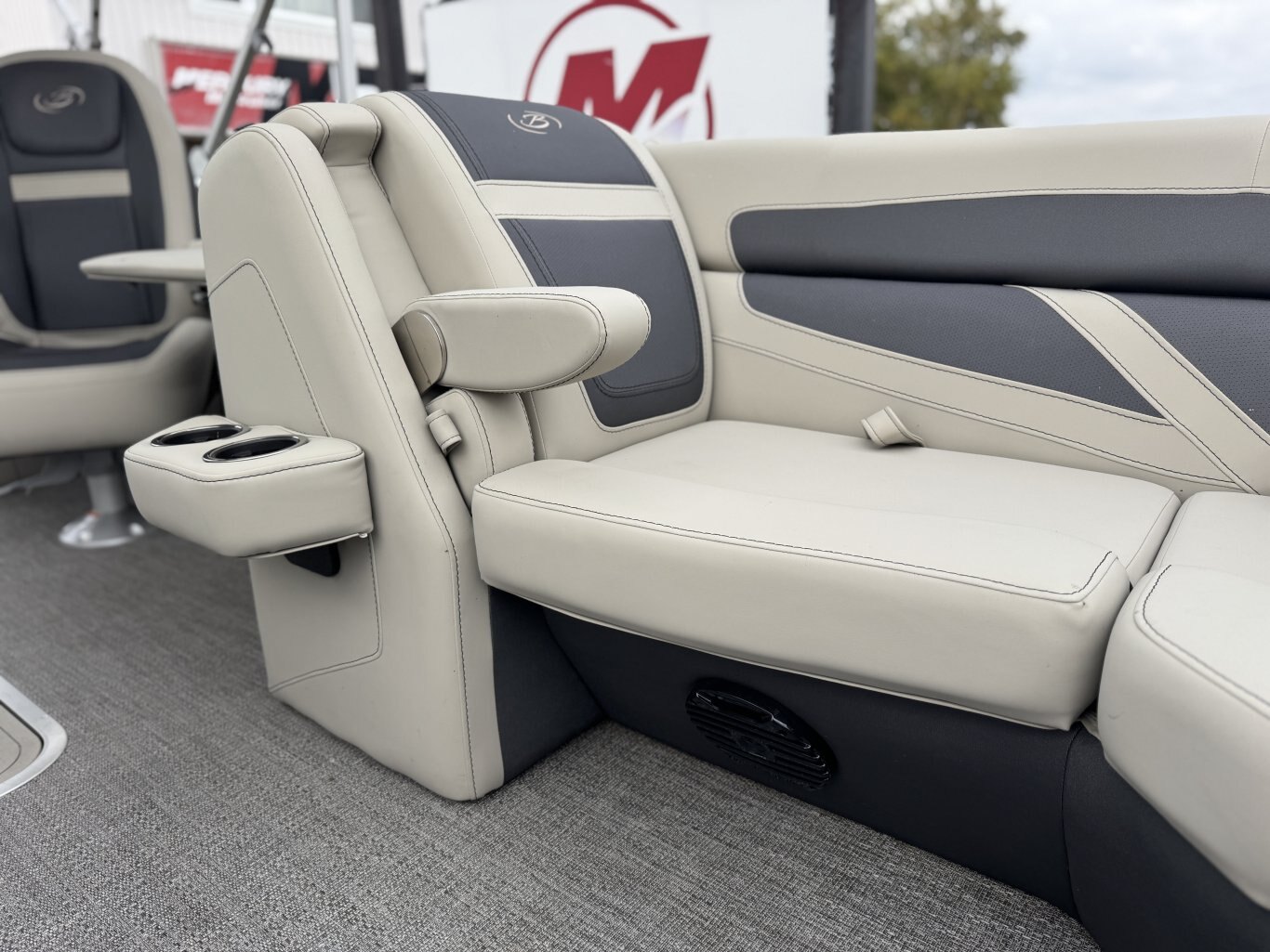 2023 Barletta Cabrio 20QC LOW HRS + NEW Trailer