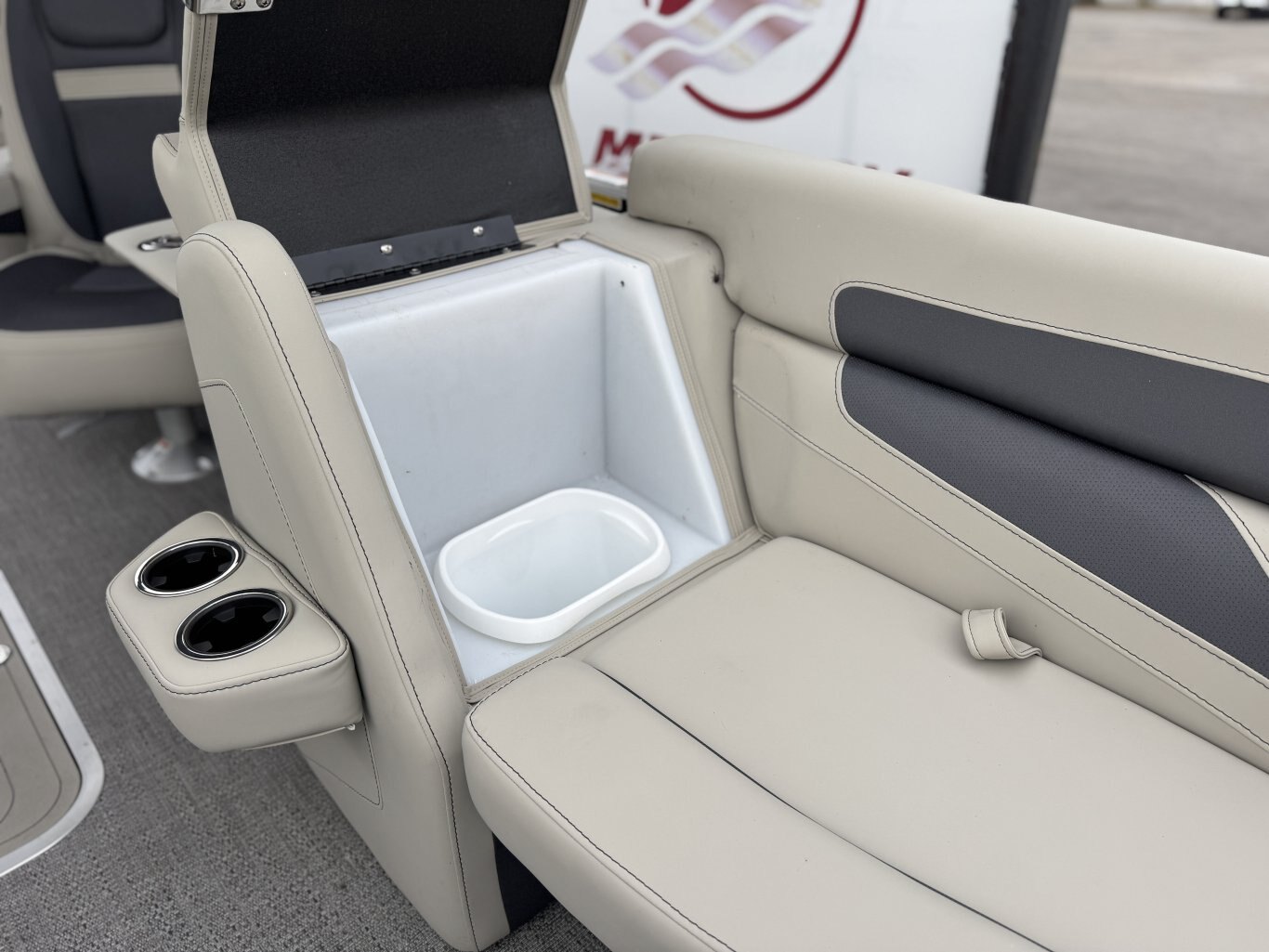 2023 Barletta Cabrio 20QC LOW HRS + NEW Trailer