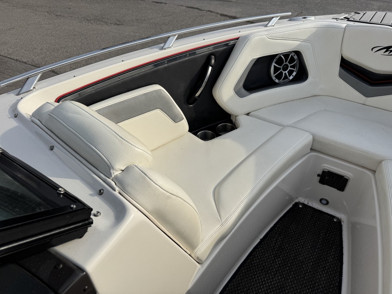 2014 Monterey 234 SS – Loaded, Excellent Condition, with Matching Trailer