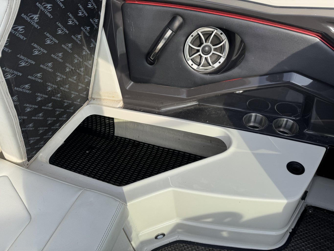 2014 Monterey 234 SS – Loaded, Excellent Condition, with Matching Trailer