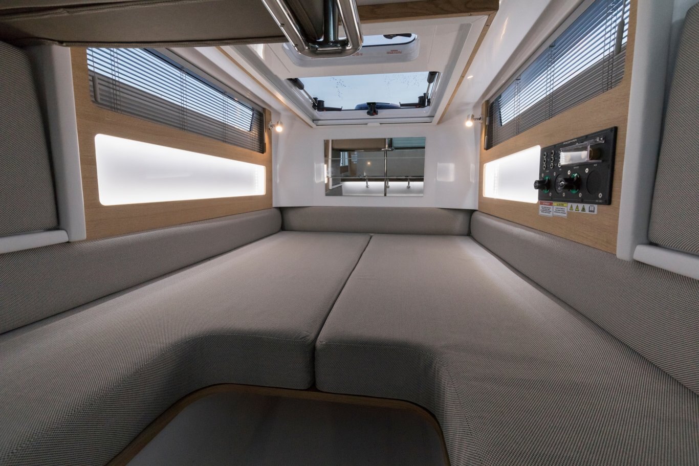 2022 Axopar 28 Cabin