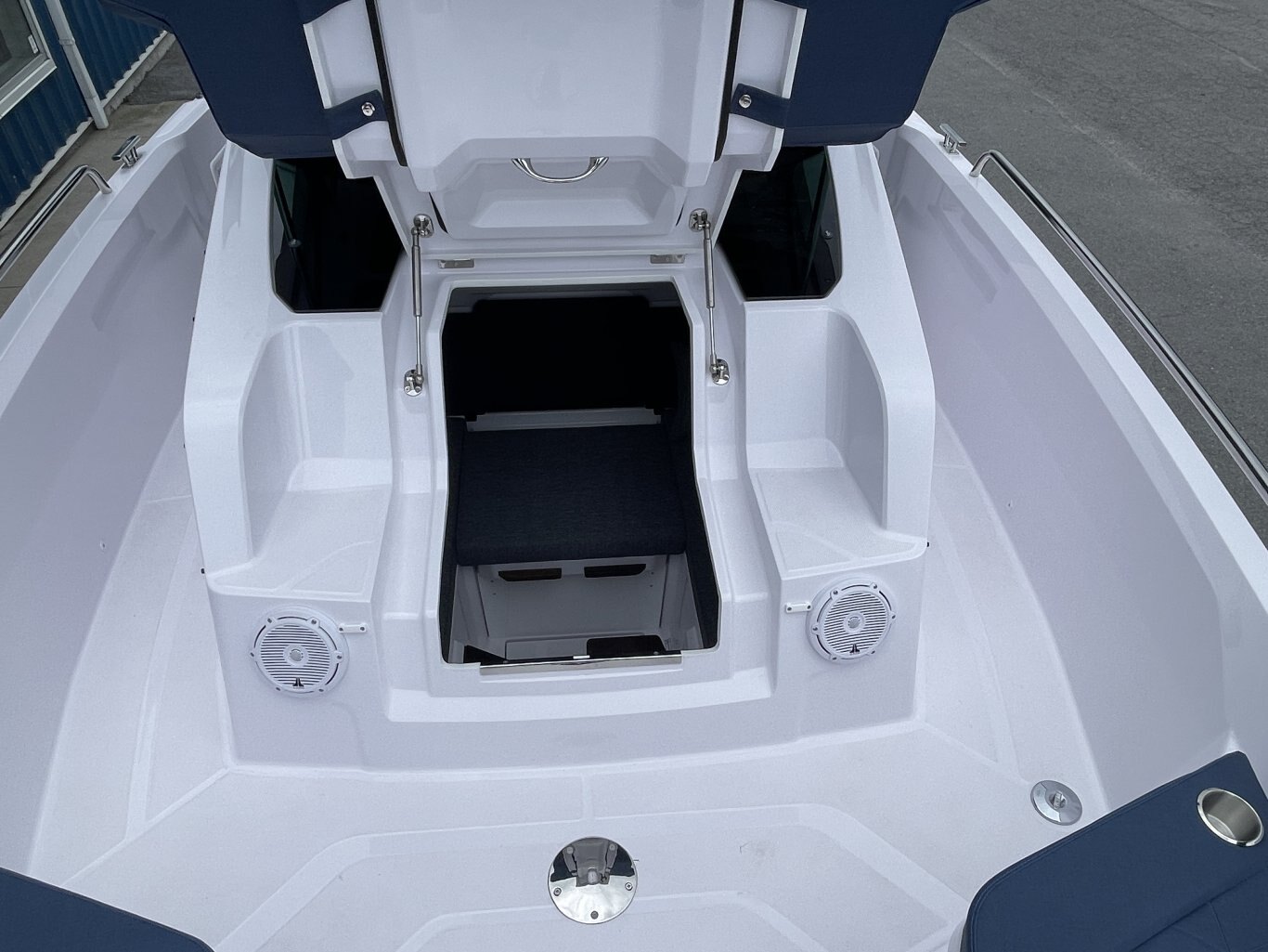 2024 Axopar 29 XC Cross Cabin