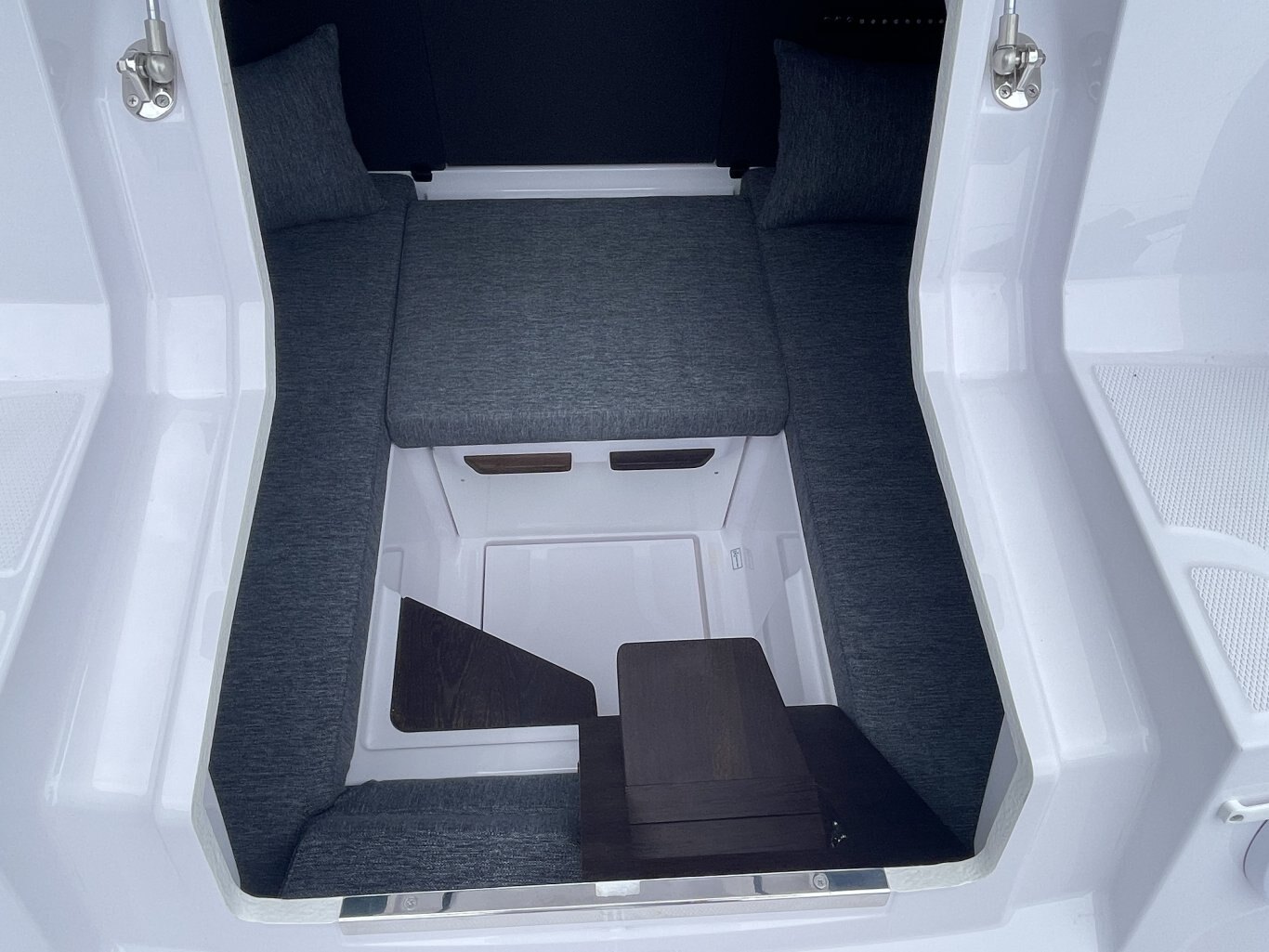 2025 Axopar 29 XC Cross Cabin