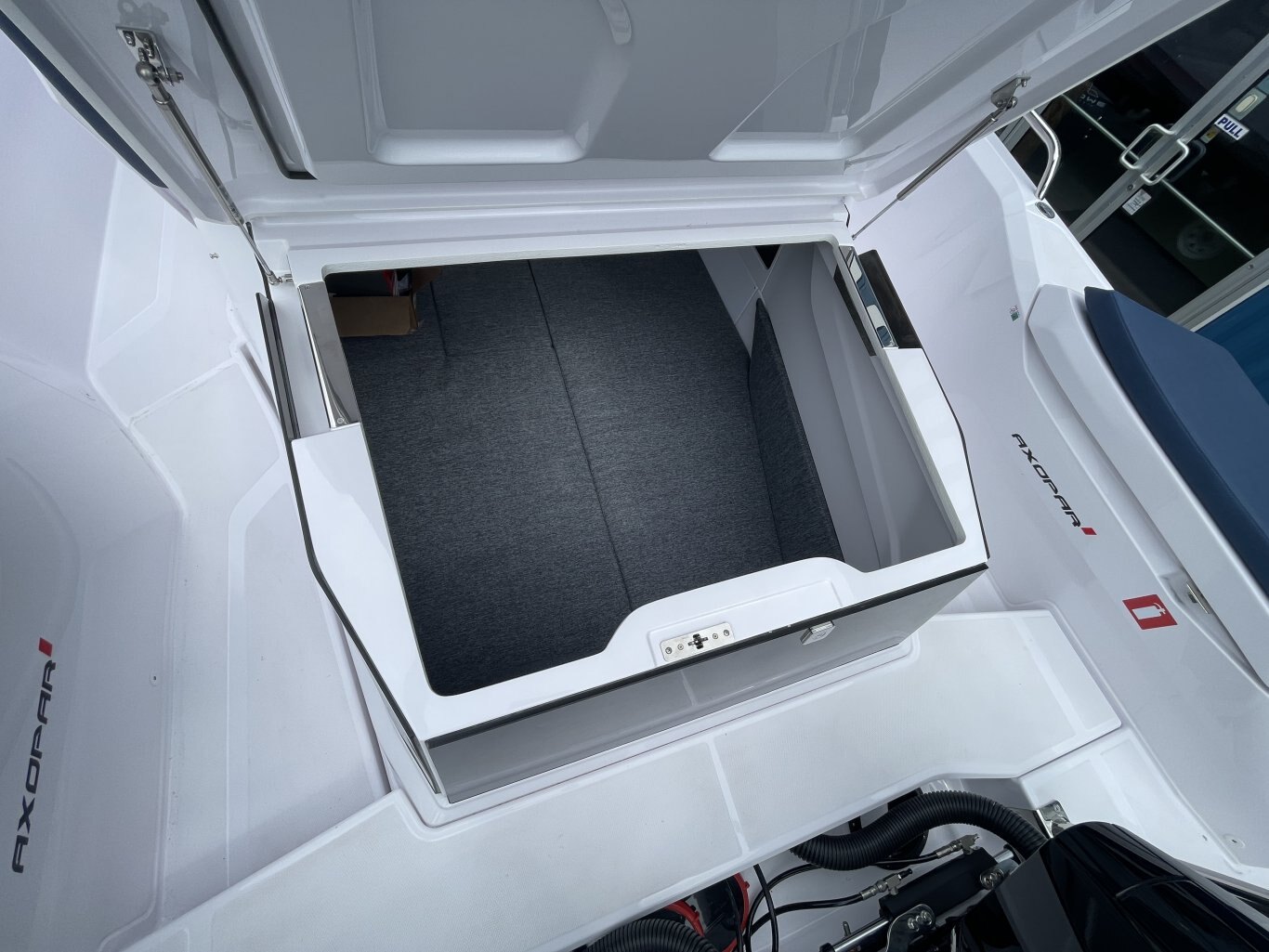 2024 Axopar 29 XC Cross Cabin