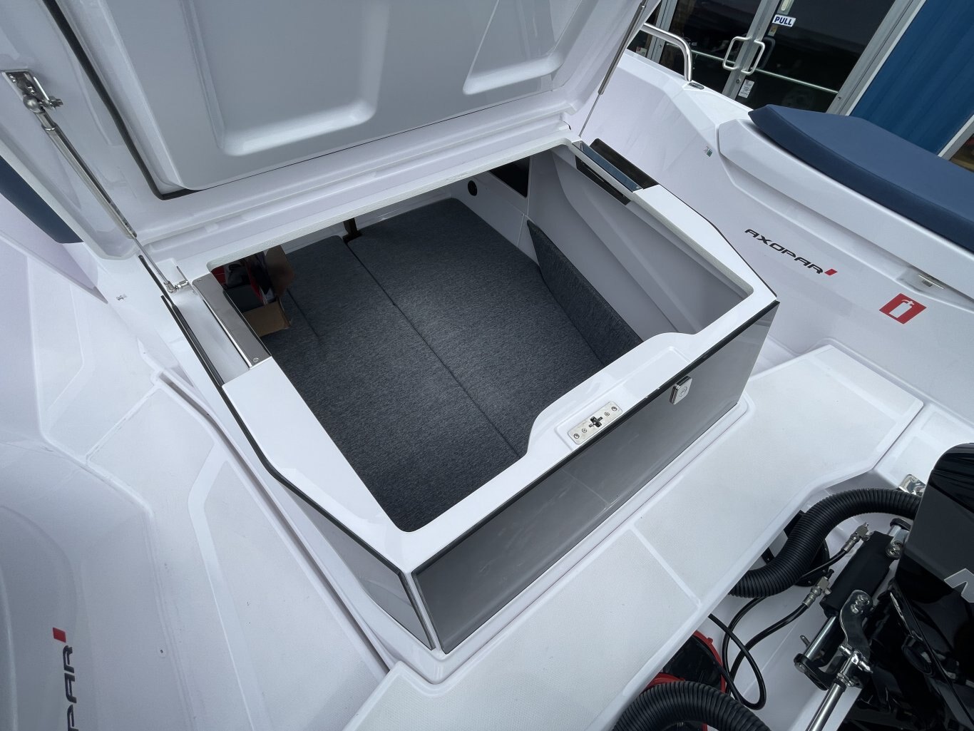 2024 Axopar 29 XC Cross Cabin