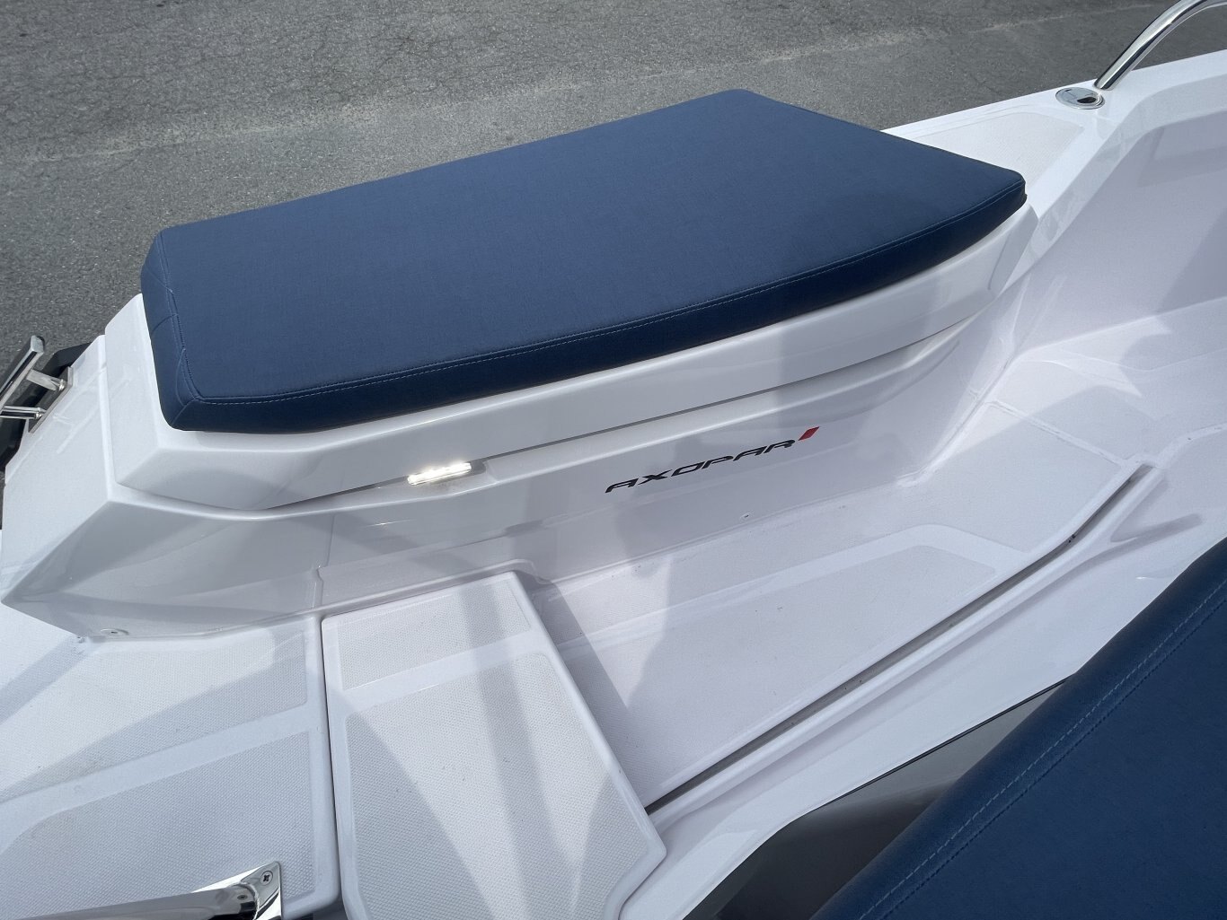 2025 Axopar 29 XC Cross Cabin